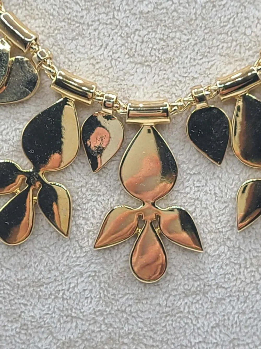Ann Taylor Gold Tone Flower Necklace